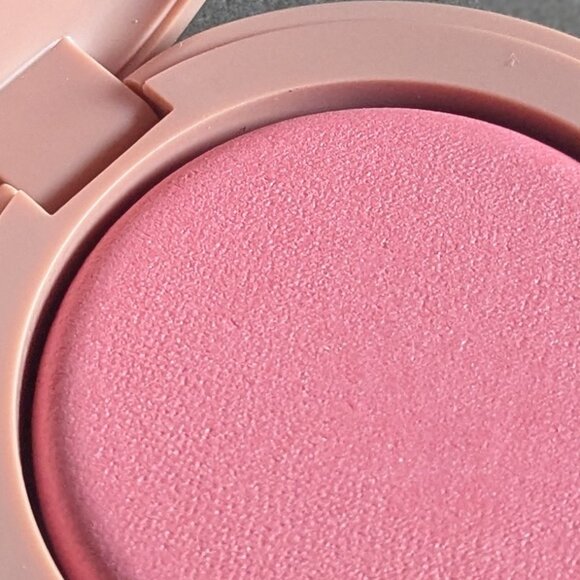 ILIA Beauty | Soft Focus Blurring Blush | Glimpse - Picture 7 of 16